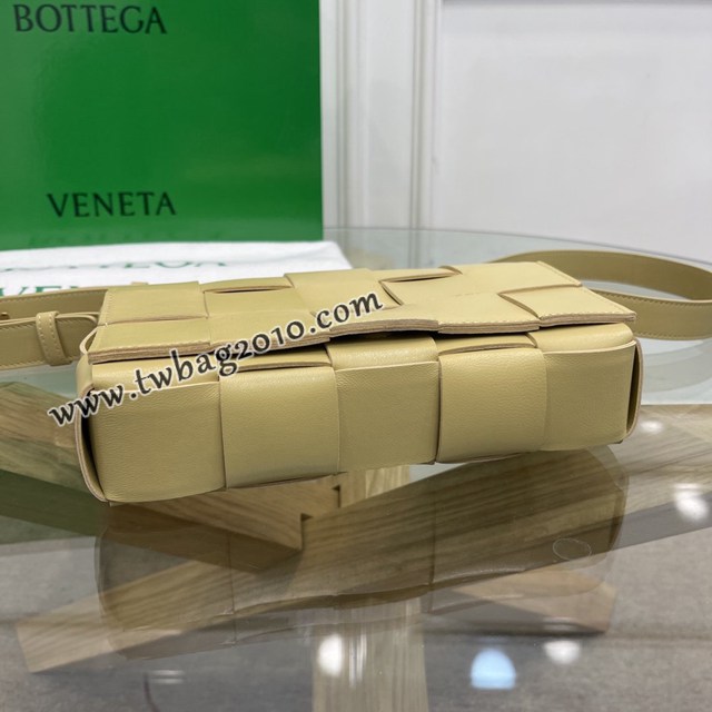 Bottega veneta高端女包 KF0017木薯 寶緹嘉新款放大編織斜挎包 BV經典款Cassette女士單肩斜挎包  gxz1345